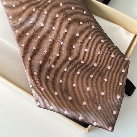 Brand New! WOVEN Louis Vuitton silk tie in original box and wrapping! New item! - Picture 4 of 13